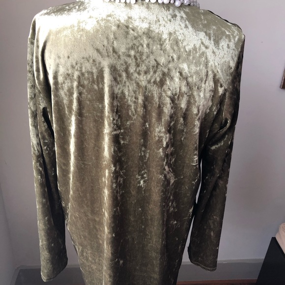 Hand bead velvet green jacket. - Picture 3 of 5